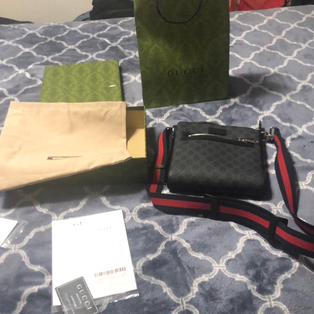 GG black small messenger bag , Gucci side bag